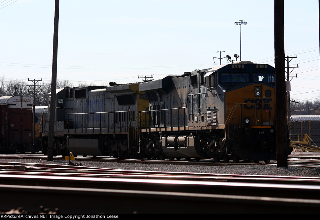 An ES44AH and one of the last Stealth C40-8's sit